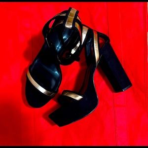 Forever 21 Heels, black and gold. Use only one time!Really comfortable and chic!